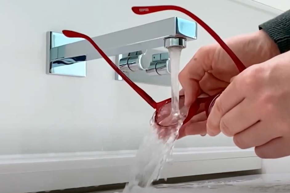 Washing glasses and lenses