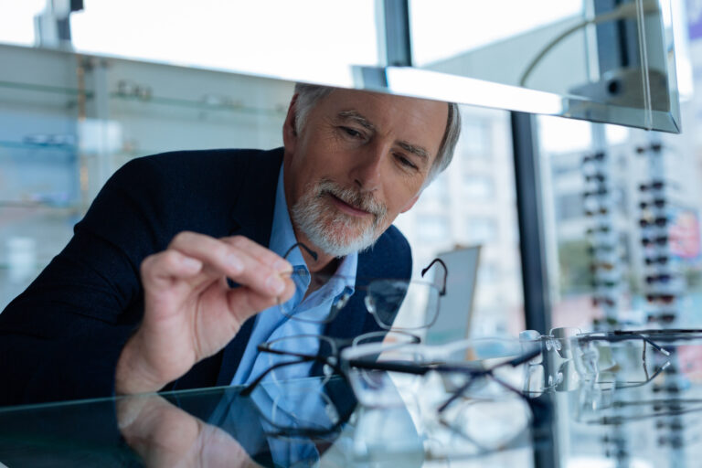 Mies valitsee laseja